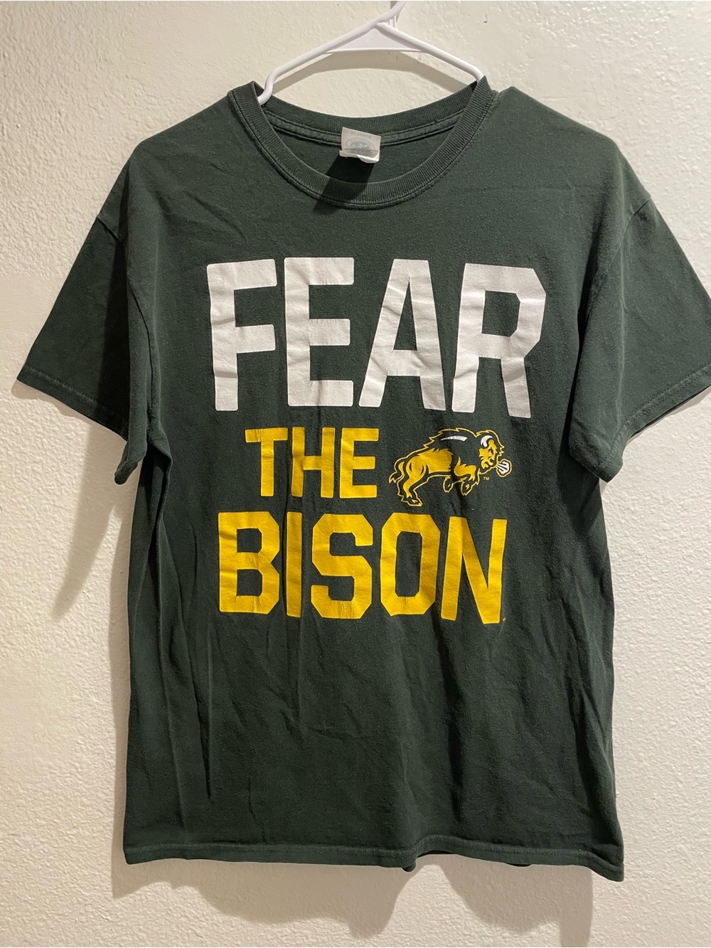 NDSU Bison T-Shirt Men M Fear The Bison Graphic Tee Green North Dakota State 🦬